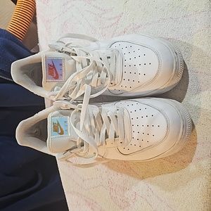 Womens Reflective nike shoes.(Sh)